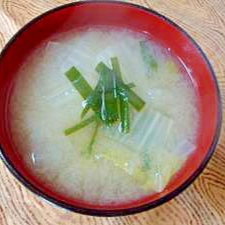 白菜とニラの味噌汁